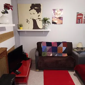 Appartement Familial Pour 1 A 5 Personnes De 42m2-rez De Chaussee-vues Sur Rue Et Patio Prive Ombrage - Sejour,chambre Separee,cuisine,salle De Bain,lit Double Et 2 Canapes Lits Depliant - Entree Cote Rue Berzelius-5 Minutes Du Metro Brocante ,bus 31,, Paris